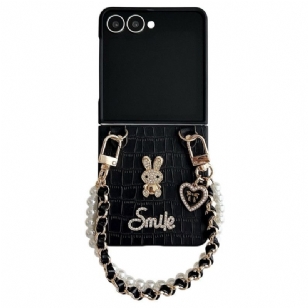 Coque Samsung Galaxy Z Flip 7 Lapin Smile avec Bracelet