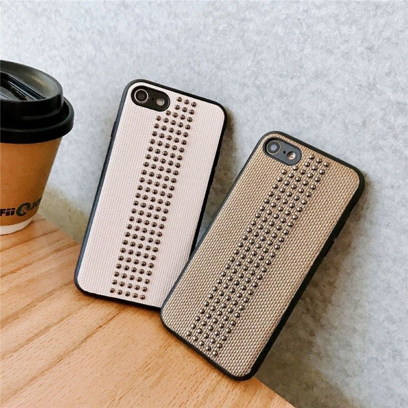 Coque iPhone SE 2022 / 2020 Effet Cuir Rivets