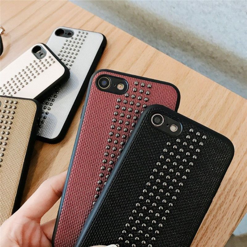 Coque iPhone SE 2022 / 2020 Effet Cuir Rivets