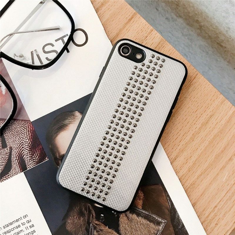 Coque iPhone SE 2022 / 2020 Effet Cuir Rivets